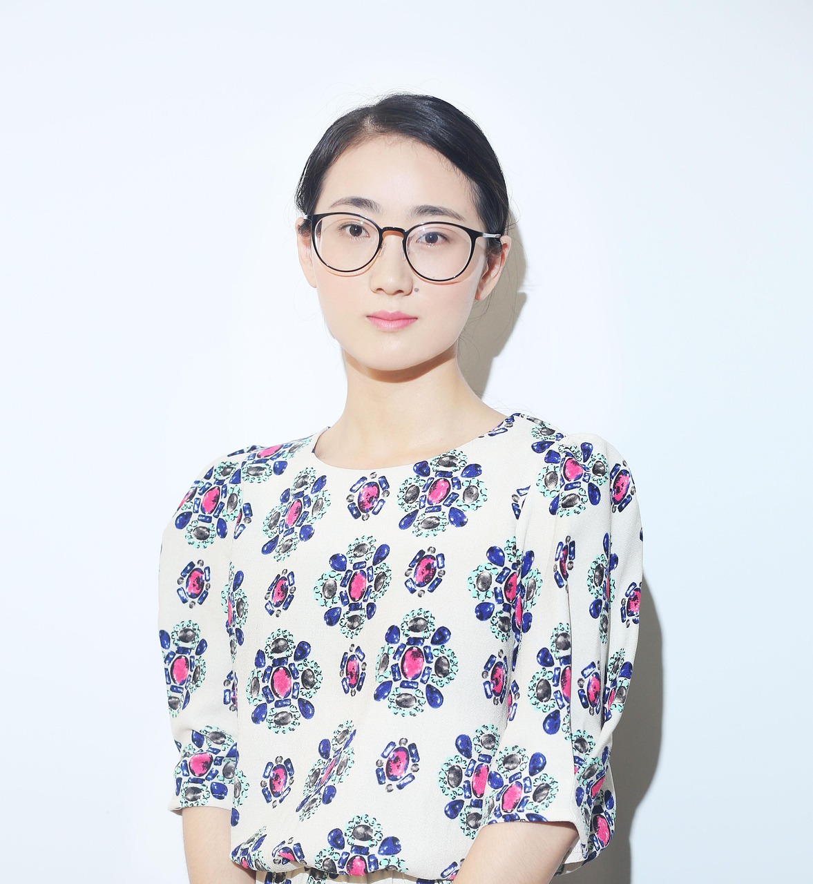 翟欣欣近照，时光中的美丽与成长见证