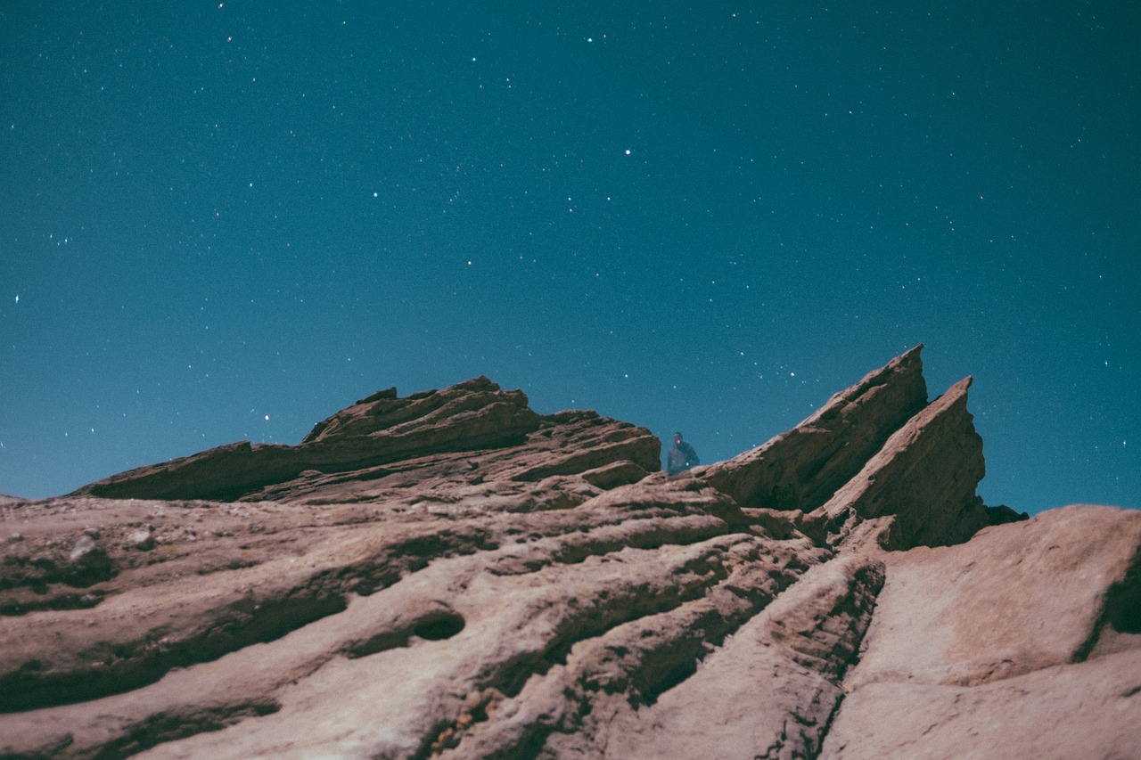 星辰大海，宇宙无垠与人生交织的电视剧探索