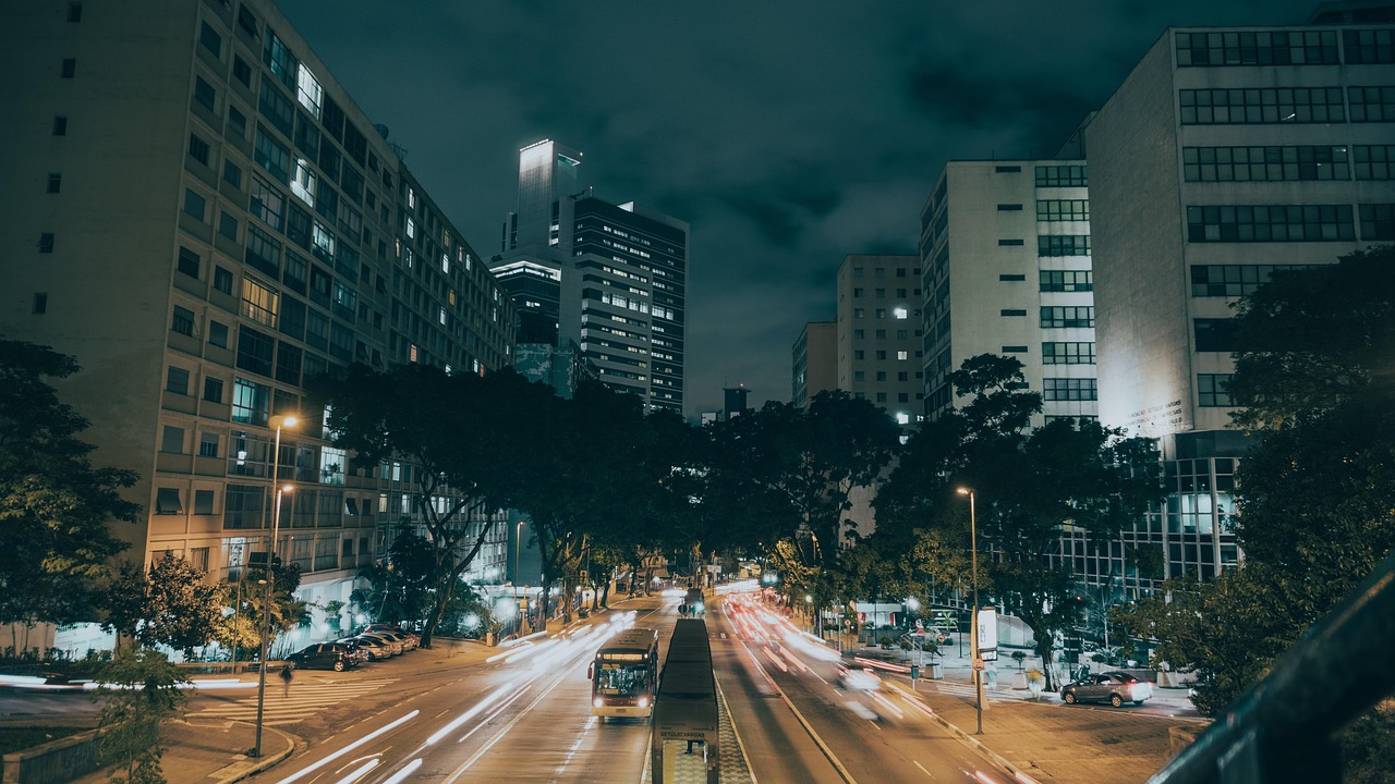 探索城市夜晚新面貌，最新狂欢夜生活指南